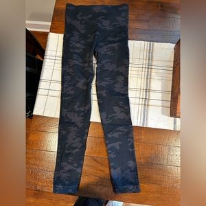 Spanx seamless camo leggings — basically brand new!